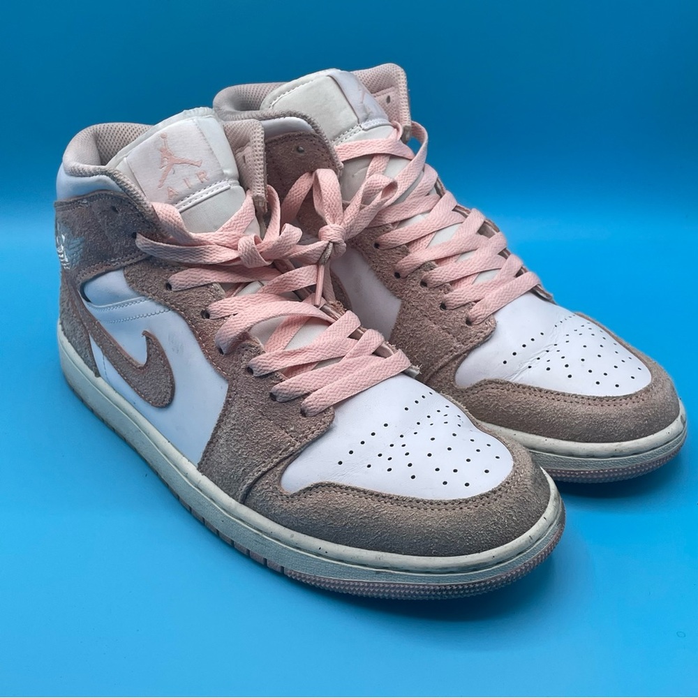Nike Air Jordan 1 Mid SE‎ in a "Legend Pink"